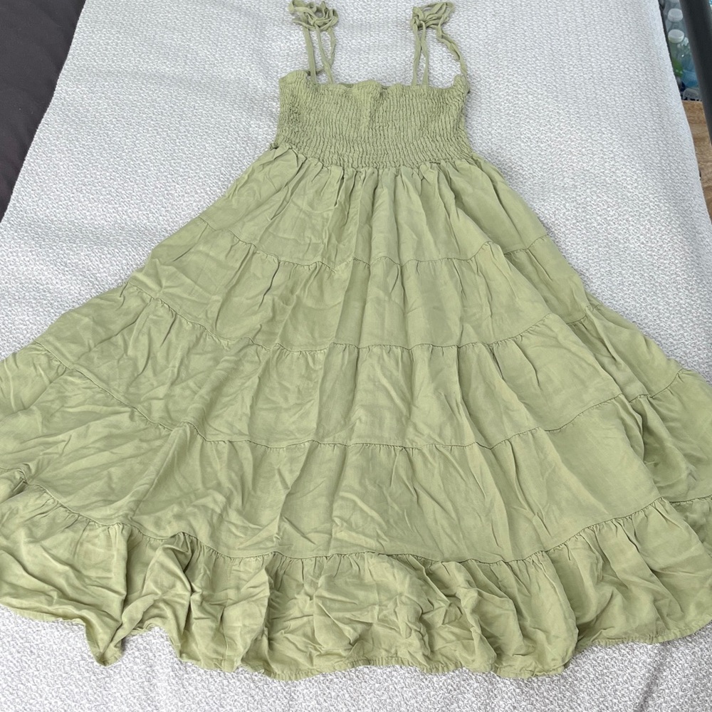 Women’s light green tiered midi dress